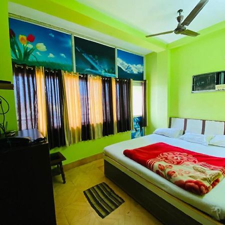 Staymaker Hotel Prerana ธาราพิธ ภายนอก รูปภาพ