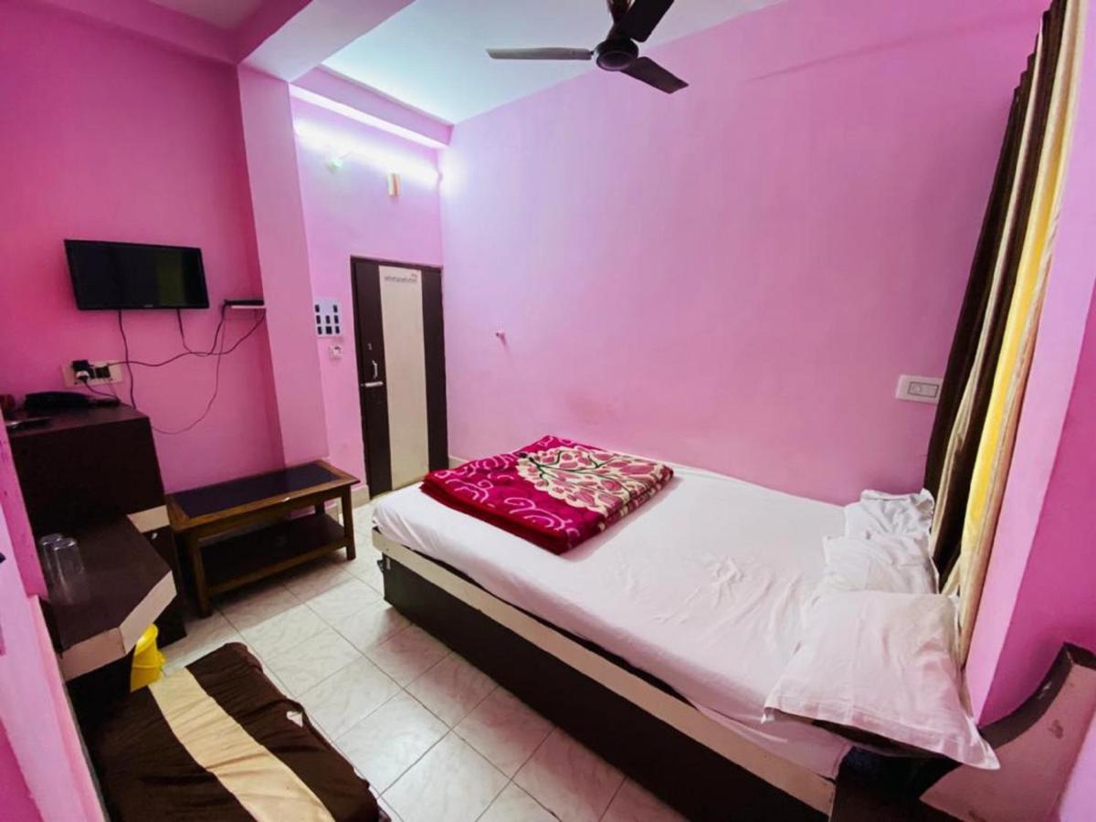 Staymaker Hotel Prerana ธาราพิธ ภายนอก รูปภาพ