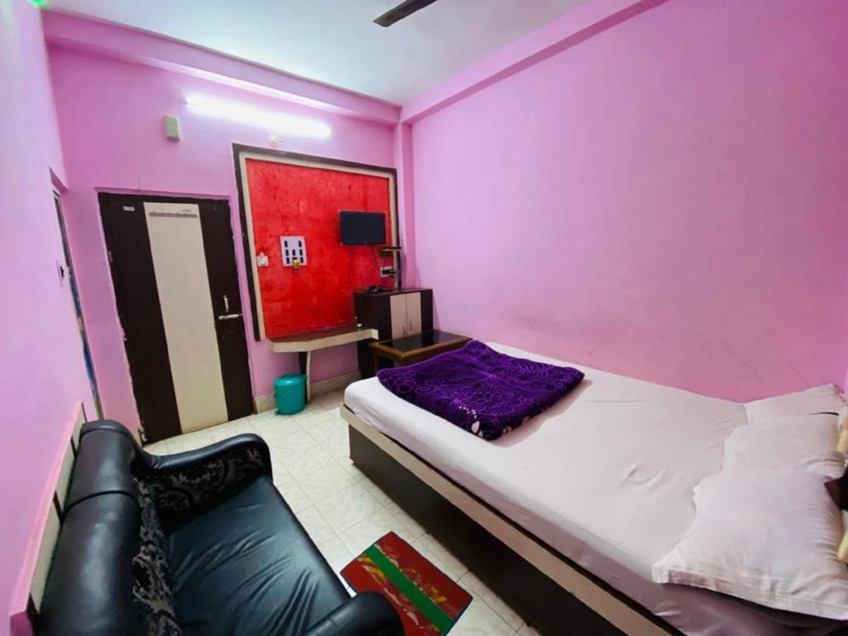 Staymaker Hotel Prerana ธาราพิธ ภายนอก รูปภาพ
